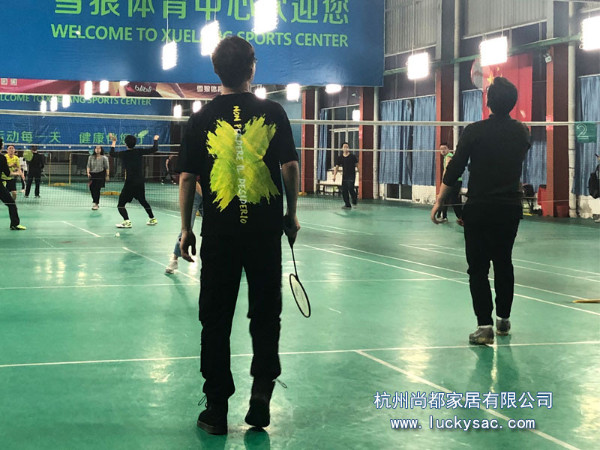 又又又 豐富陽臺(tái)戶外沙發(fā)廠的員工生活 尚都家居組織羽毛球賽了